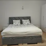 Przy 29 Alei Πανσιόν